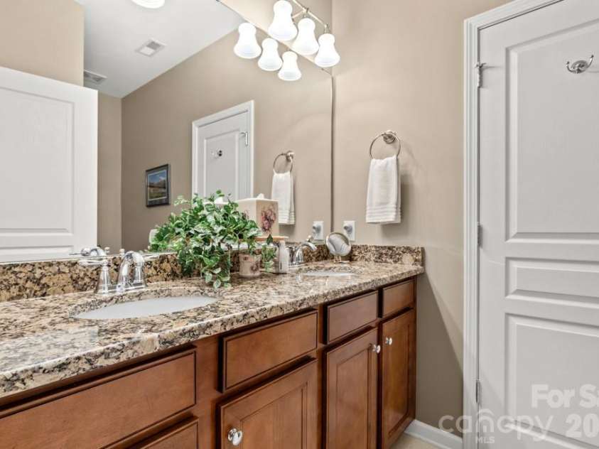 3083 Ambleside Drive, Fort Mill, SC 29707.  MLS# CAR4382038, YatesRealty ID 25589. 