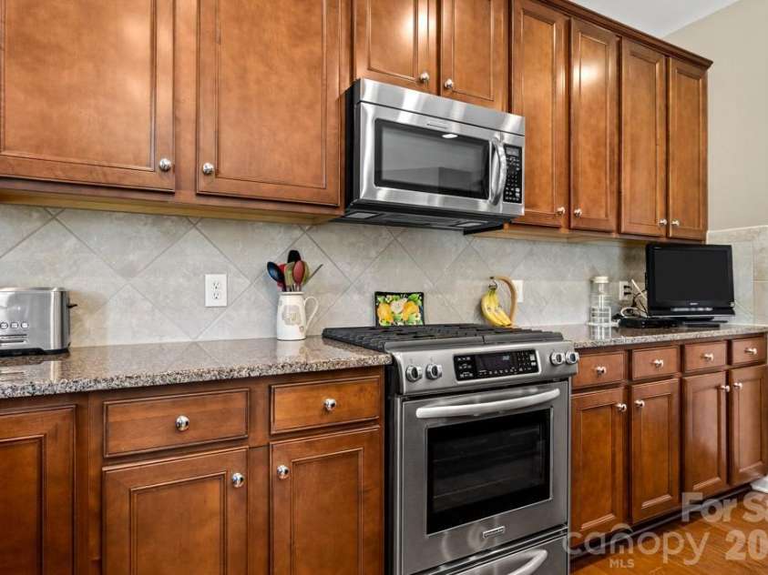 3083 Ambleside Drive, Fort Mill, SC 29707.  MLS# CAR4382038, YatesRealty ID 25589. 