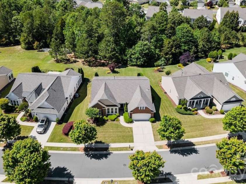 3083 Ambleside Drive, Fort Mill, SC 29707.  MLS# CAR4382038, YatesRealty ID 25589. 