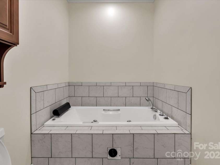 232 Sanctuary Way, Marshall, NC 28753.  MLS# CAR4151690, YatesRealty ID 2559. Enjoy a soak in the jetted tub!