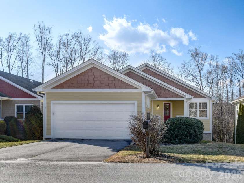 41 Little Fox Lane, Fletcher, NC 28732.  MLS# CAR4335108, YatesRealty ID 2559. 