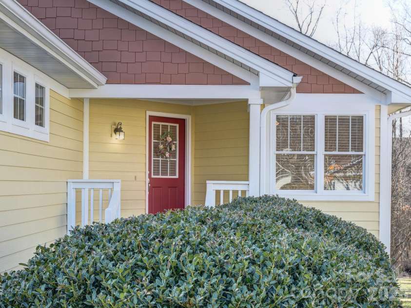 41 Little Fox Lane, Fletcher, NC 28732.  MLS# CAR4335108, YatesRealty ID 2559. 