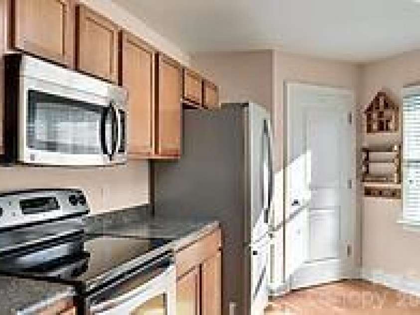 41 Little Fox Lane, Fletcher, NC 28732.  MLS# CAR4335108, YatesRealty ID 2559. 