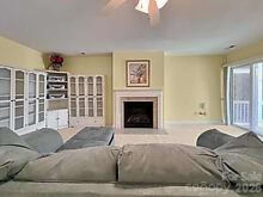 41 Little Fox Lane, Fletcher, NC 28732.  MLS# CAR4335108, YatesRealty ID 2559. 