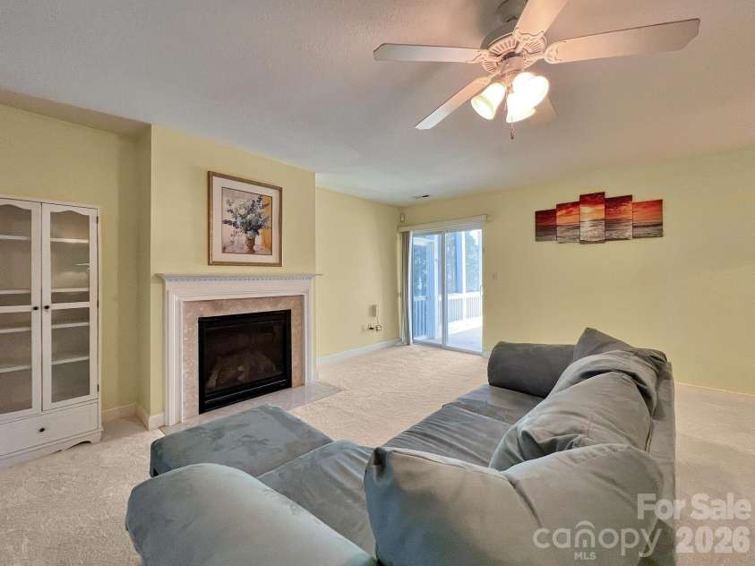 41 Little Fox Lane, Fletcher, NC 28732.  MLS# CAR4335108, YatesRealty ID 2559. 