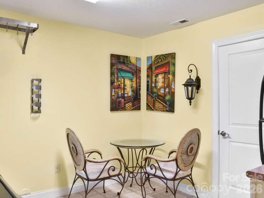 41 Little Fox Lane, Fletcher, NC 28732.  MLS# CAR4335108, YatesRealty ID 2559. 