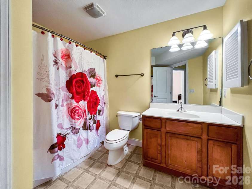 41 Little Fox Lane, Fletcher, NC 28732.  MLS# CAR4335108, YatesRealty ID 2559. 