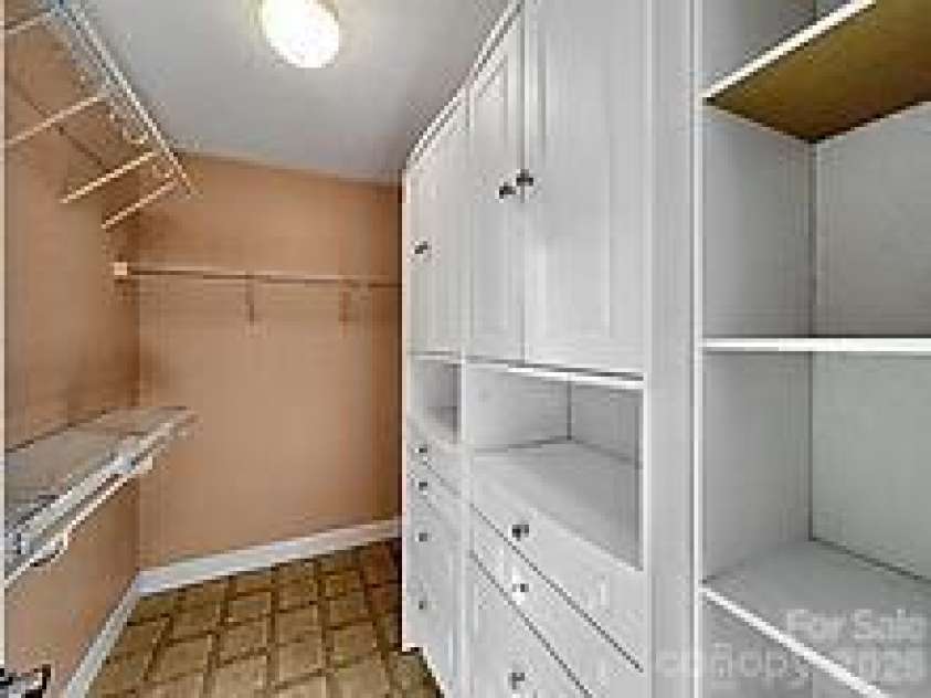 41 Little Fox Lane, Fletcher, NC 28732.  MLS# CAR4335108, YatesRealty ID 2559. 