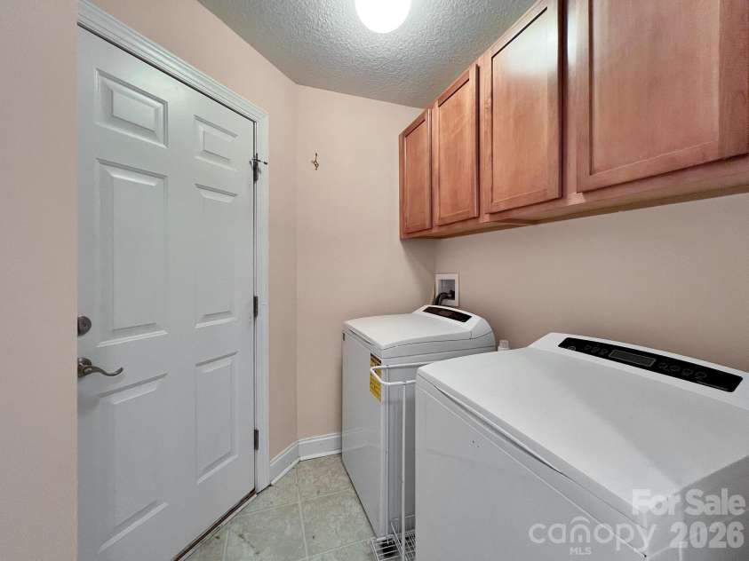 41 Little Fox Lane, Fletcher, NC 28732.  MLS# CAR4335108, YatesRealty ID 2559. 