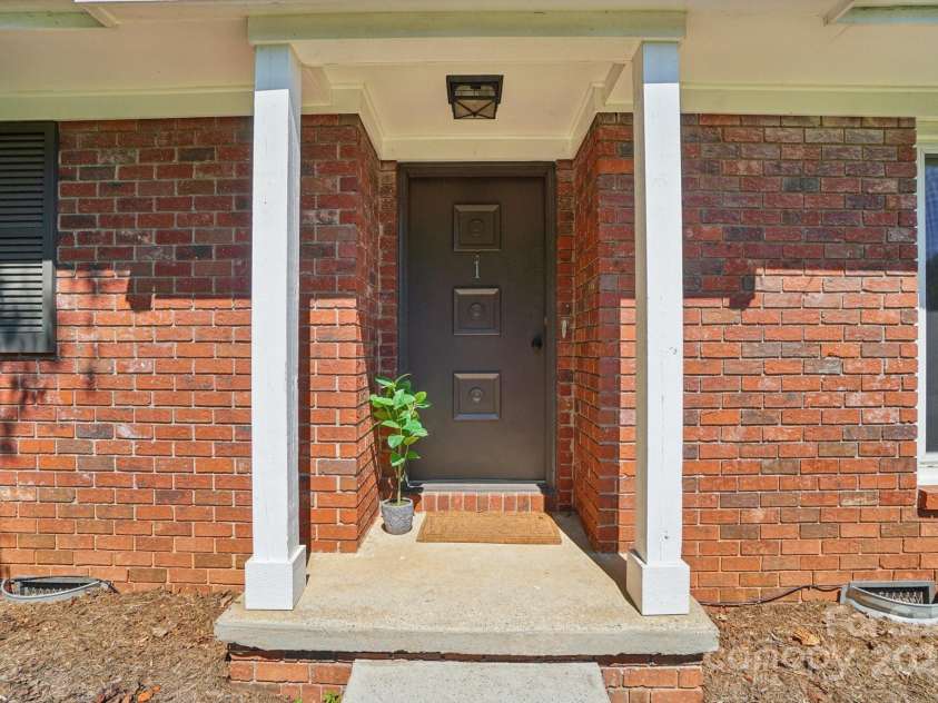 1 Forest Lane, Asheville, NC 28805.  MLS# CAR4233013, YatesRealty ID 25590. 