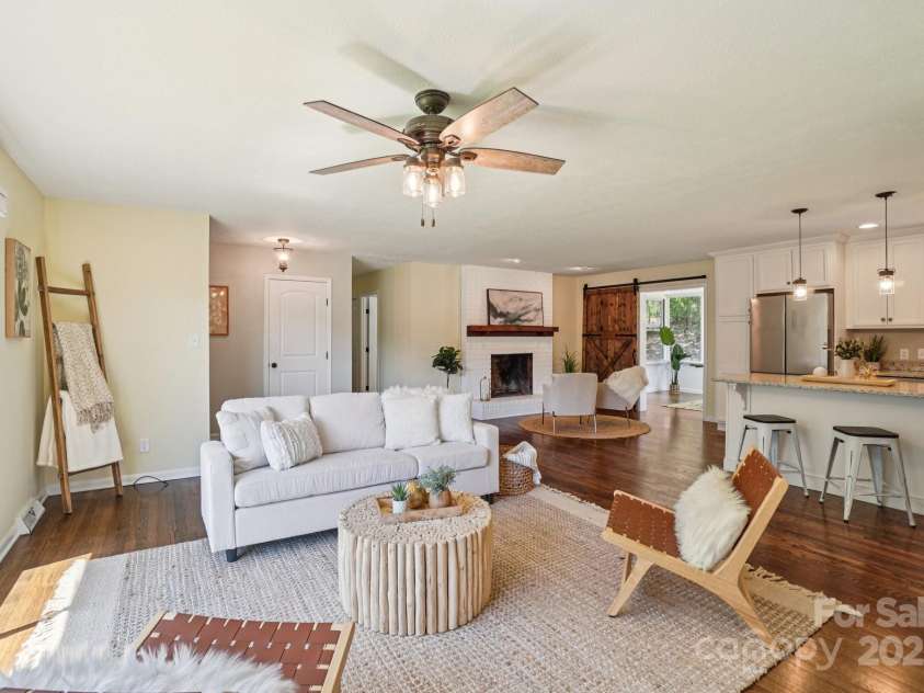 1 Forest Lane, Asheville, NC 28805.  MLS# CAR4233013, YatesRealty ID 25590. 