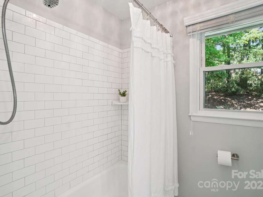 1 Forest Lane, Asheville, NC 28805.  MLS# CAR4233013, YatesRealty ID 25590. 