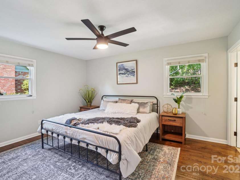 1 Forest Lane, Asheville, NC 28805.  MLS# CAR4233013, YatesRealty ID 25590. 