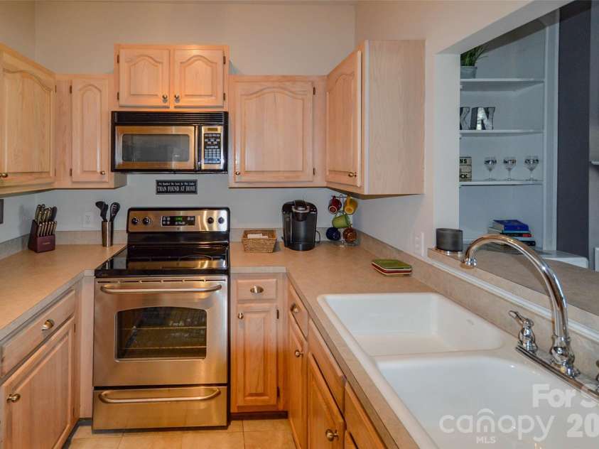 18821 Silver Quay Drive, Cornelius, NC 28031.  MLS# CAR4385275, YatesRealty ID 25590. 