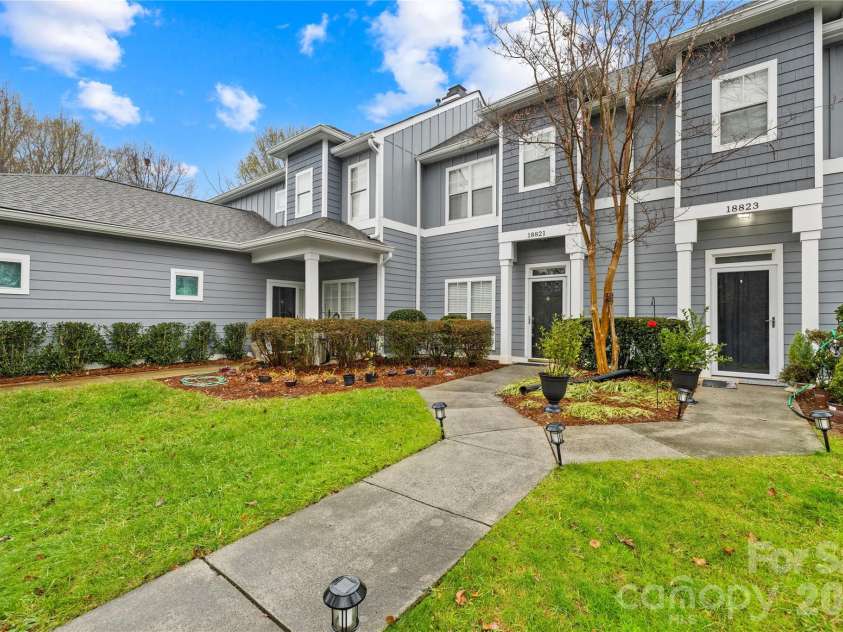 18821 Silver Quay Drive, Cornelius, NC 28031.  MLS# CAR4385275, YatesRealty ID 25590. 