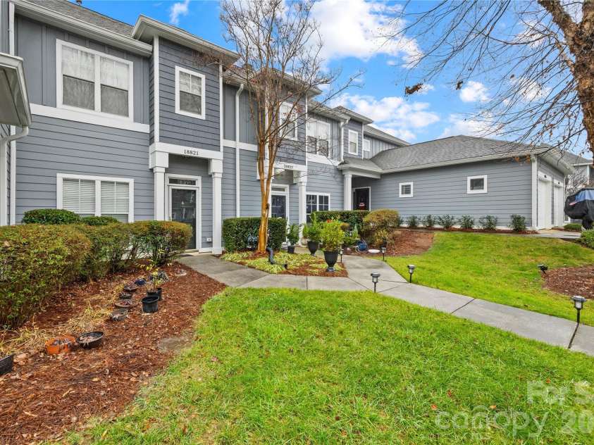 18821 Silver Quay Drive, Cornelius, NC 28031.  MLS# CAR4385275, YatesRealty ID 25590. 