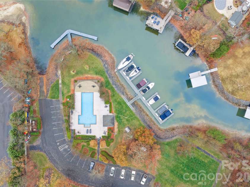 18821 Silver Quay Drive, Cornelius, NC 28031.  MLS# CAR4385275, YatesRealty ID 25590. 