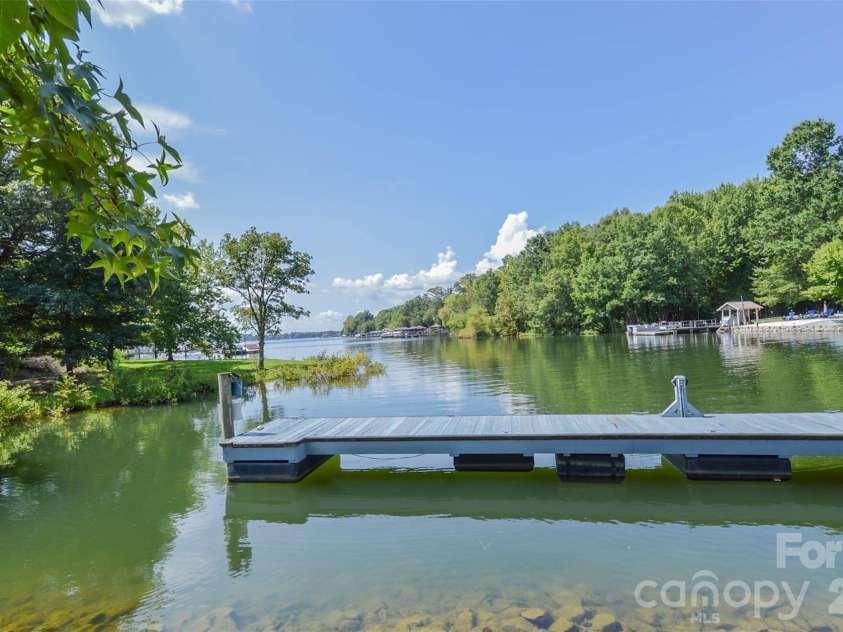 18821 Silver Quay Drive, Cornelius, NC 28031.  MLS# CAR4385275, YatesRealty ID 25590. Dock for residents