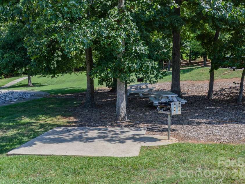 18821 Silver Quay Drive, Cornelius, NC 28031.  MLS# CAR4385275, YatesRealty ID 25590. Picnic area with grills
