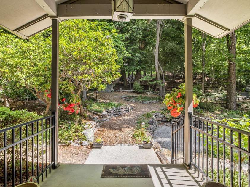 36 Foxglove Road, Hendersonville, NC 28739.  MLS# CAR4384856, YatesRealty ID 25592. 