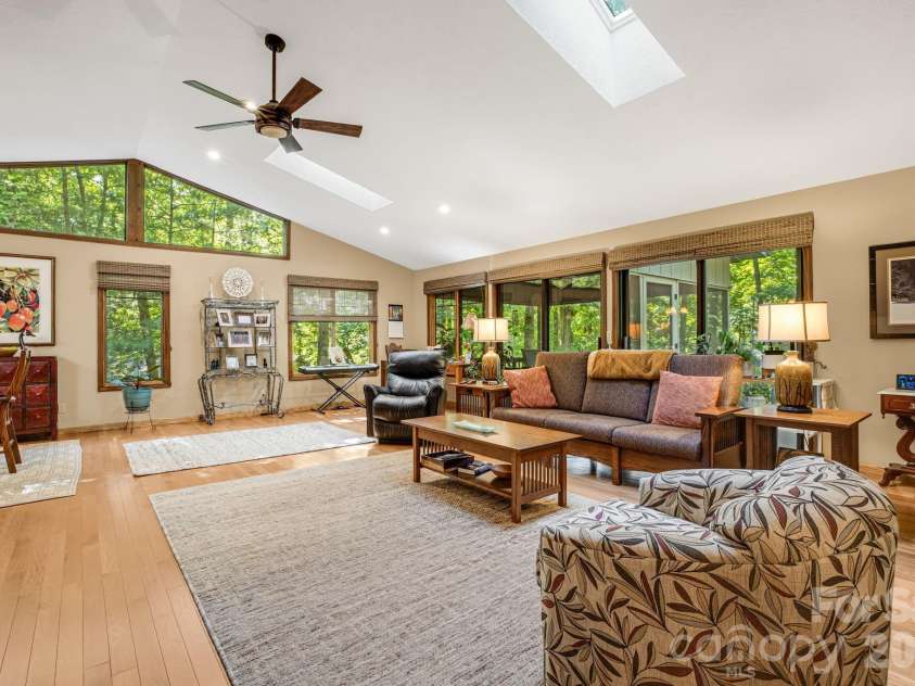 36 Foxglove Road, Hendersonville, NC 28739.  MLS# CAR4384856, YatesRealty ID 25592. 