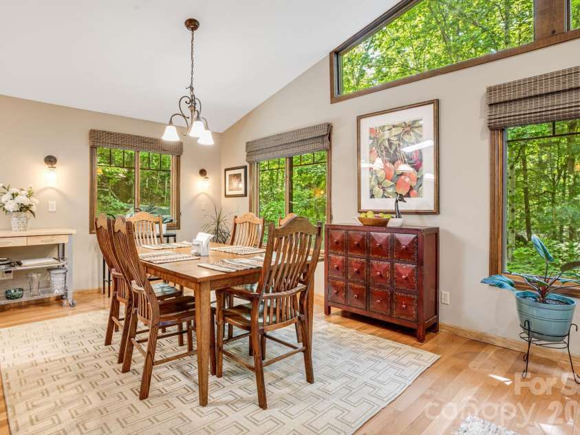 36 Foxglove Road, Hendersonville, NC 28739.  MLS# CAR4384856, YatesRealty ID 25592. 