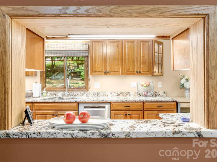 36 Foxglove Road, Hendersonville, NC 28739.  MLS# CAR4384856, YatesRealty ID 25592. 