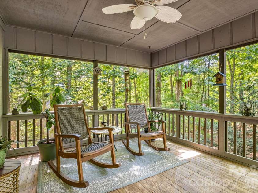 36 Foxglove Road, Hendersonville, NC 28739.  MLS# CAR4384856, YatesRealty ID 25592. 