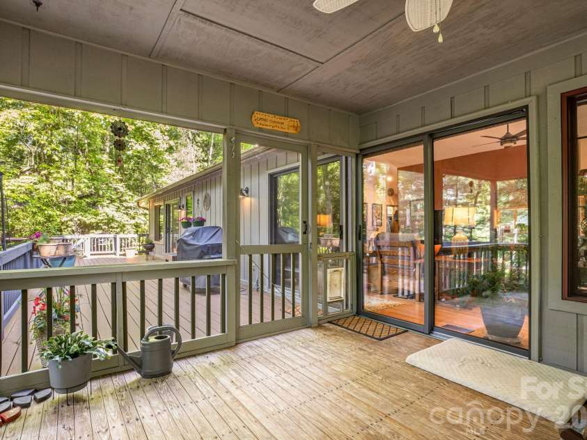 36 Foxglove Road, Hendersonville, NC 28739.  MLS# CAR4384856, YatesRealty ID 25592. 