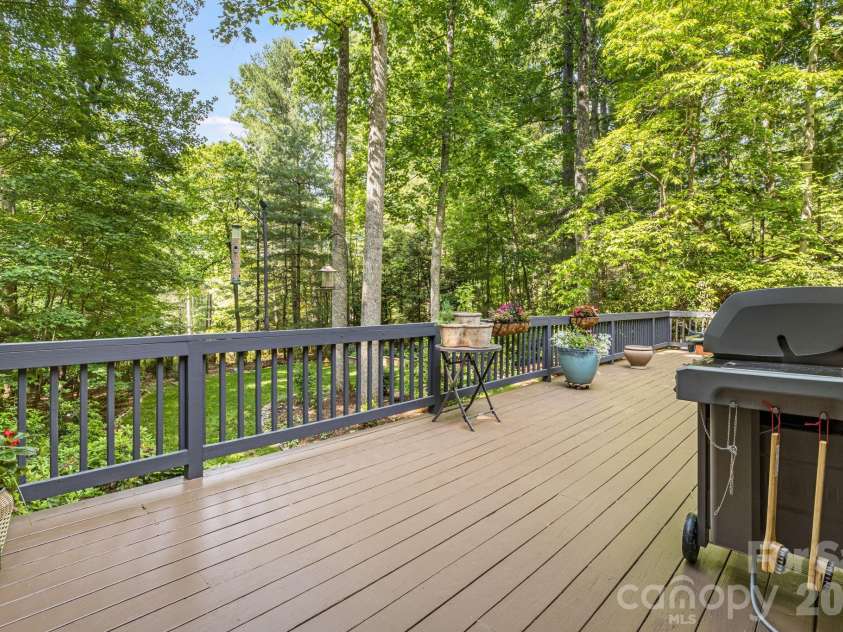 36 Foxglove Road, Hendersonville, NC 28739.  MLS# CAR4384856, YatesRealty ID 25592. 