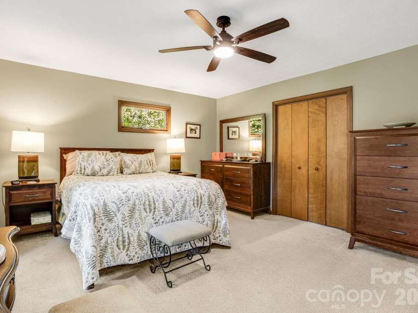 36 Foxglove Road, Hendersonville, NC 28739.  MLS# CAR4384856, YatesRealty ID 25592. 