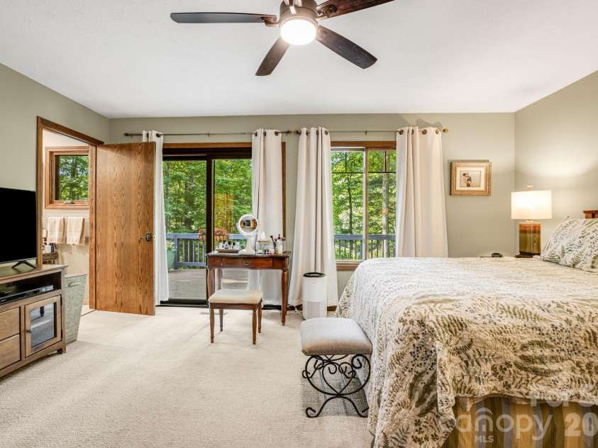 36 Foxglove Road, Hendersonville, NC 28739.  MLS# CAR4384856, YatesRealty ID 25592. 