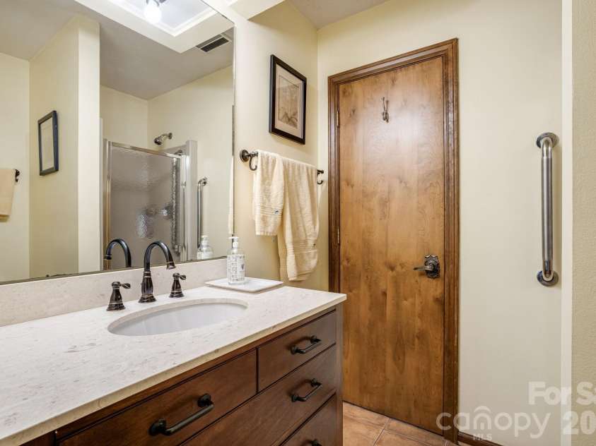 36 Foxglove Road, Hendersonville, NC 28739.  MLS# CAR4384856, YatesRealty ID 25592. 
