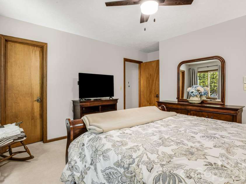 36 Foxglove Road, Hendersonville, NC 28739.  MLS# CAR4384856, YatesRealty ID 25592. 