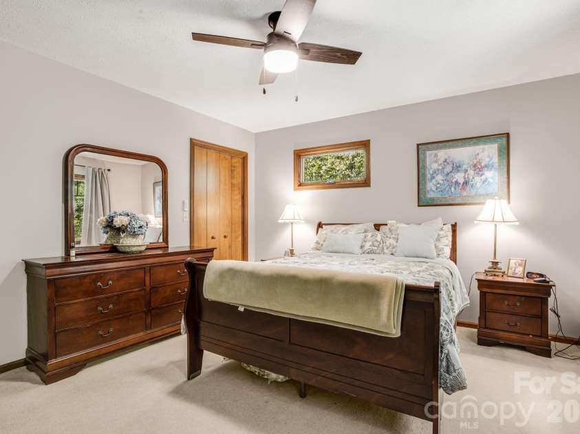 36 Foxglove Road, Hendersonville, NC 28739.  MLS# CAR4384856, YatesRealty ID 25592. 