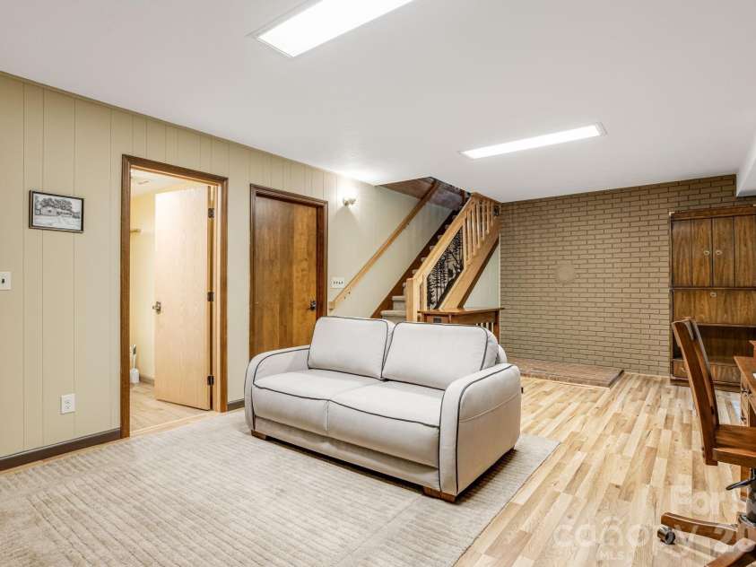 36 Foxglove Road, Hendersonville, NC 28739.  MLS# CAR4384856, YatesRealty ID 25592. 