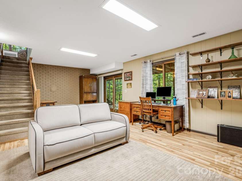 36 Foxglove Road, Hendersonville, NC 28739.  MLS# CAR4384856, YatesRealty ID 25592. 