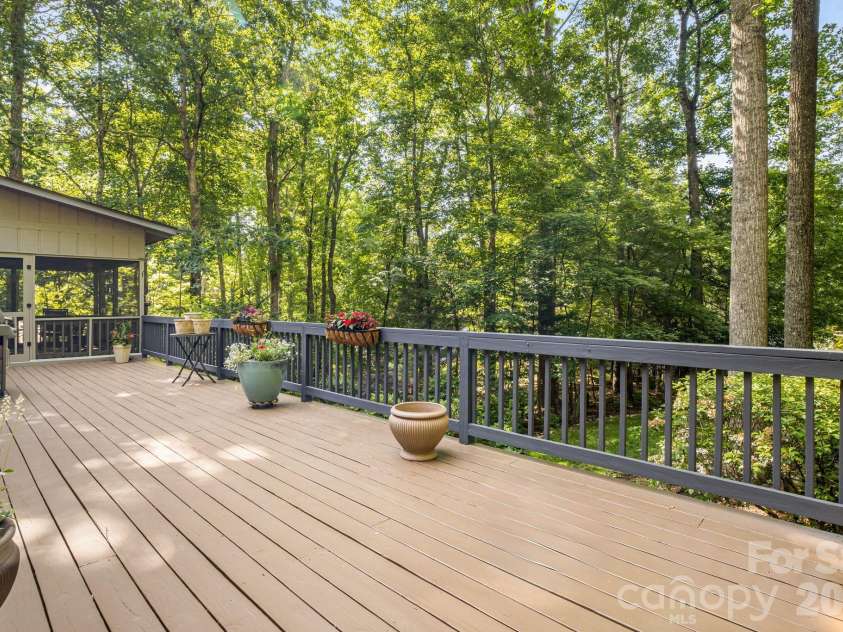 36 Foxglove Road, Hendersonville, NC 28739.  MLS# CAR4384856, YatesRealty ID 25592. 