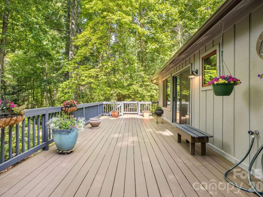 36 Foxglove Road, Hendersonville, NC 28739.  MLS# CAR4384856, YatesRealty ID 25592. 
