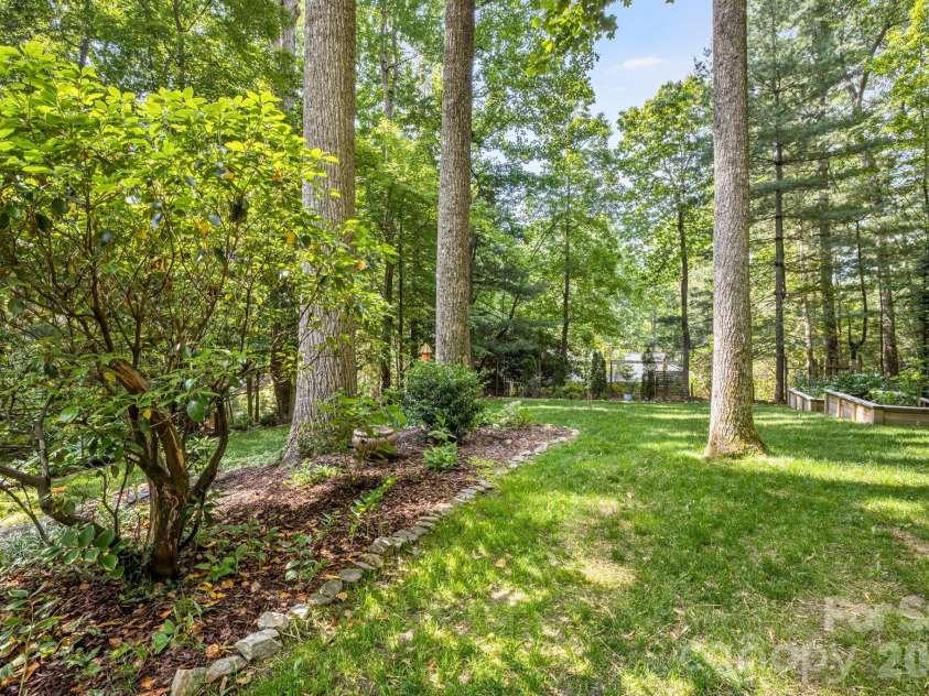 36 Foxglove Road, Hendersonville, NC 28739.  MLS# CAR4384856, YatesRealty ID 25592. 