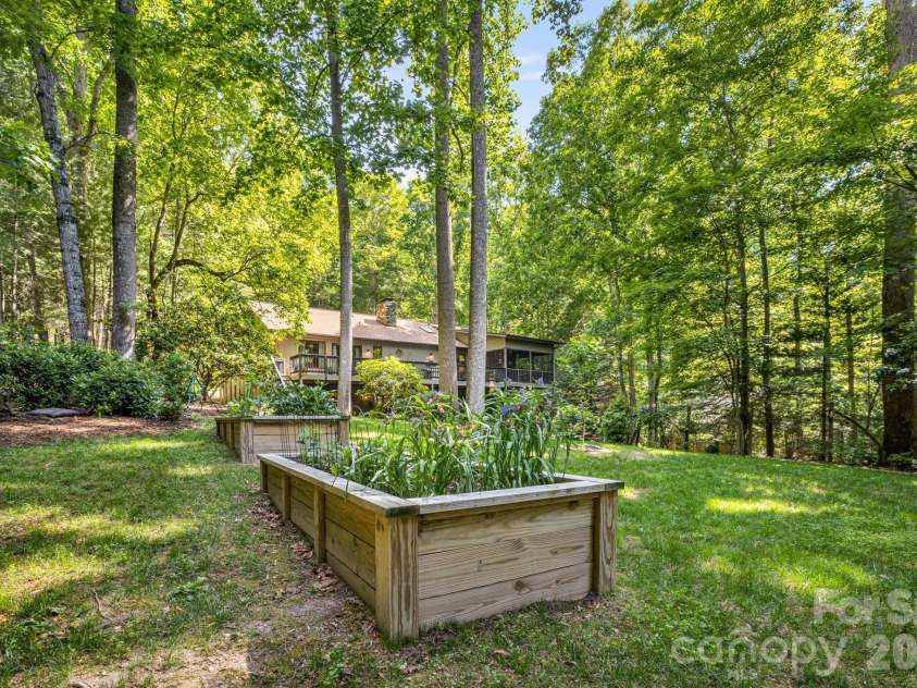 36 Foxglove Road, Hendersonville, NC 28739.  MLS# CAR4384856, YatesRealty ID 25592. 