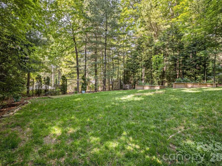 36 Foxglove Road, Hendersonville, NC 28739.  MLS# CAR4384856, YatesRealty ID 25592. 