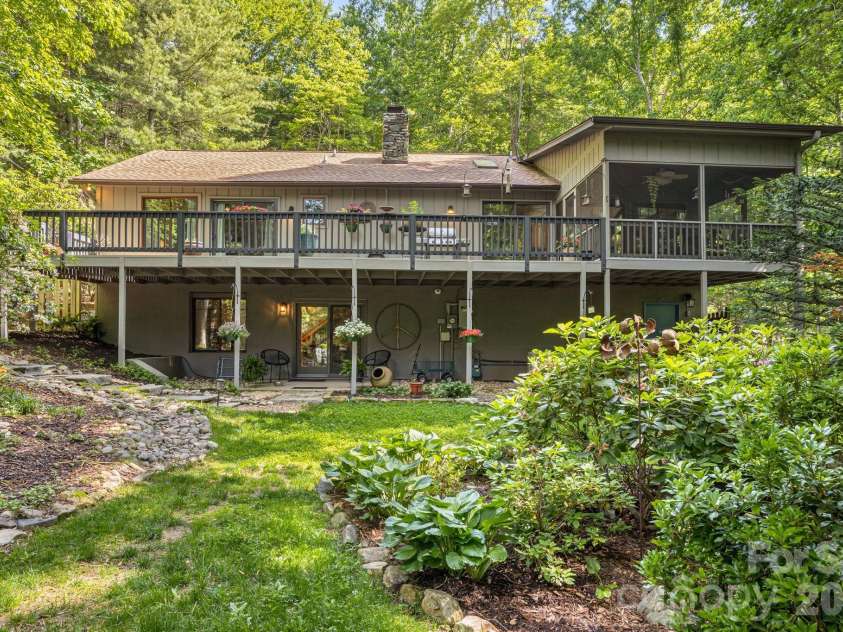 36 Foxglove Road, Hendersonville, NC 28739.  MLS# CAR4384856, YatesRealty ID 25592. 