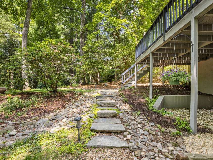 36 Foxglove Road, Hendersonville, NC 28739.  MLS# CAR4384856, YatesRealty ID 25592. 
