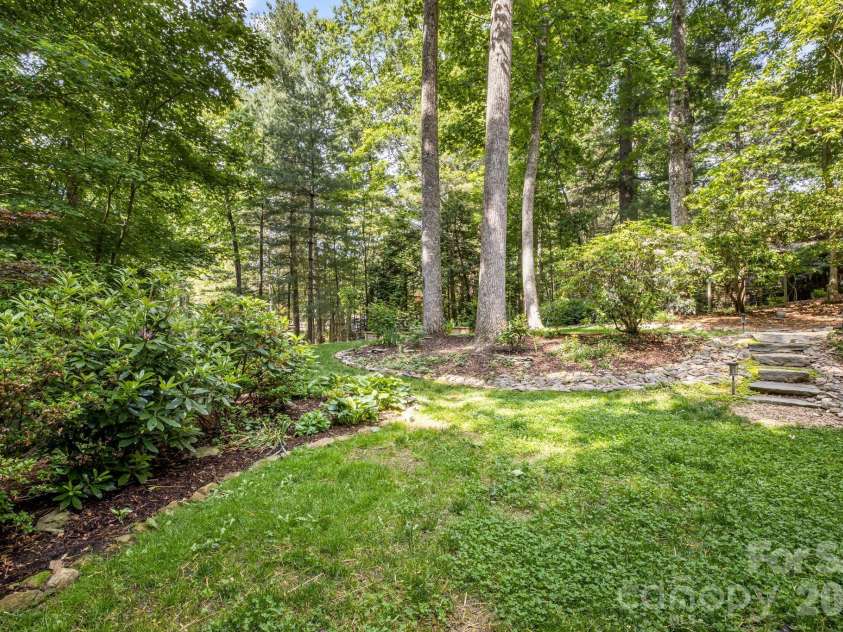 36 Foxglove Road, Hendersonville, NC 28739.  MLS# CAR4384856, YatesRealty ID 25592. 