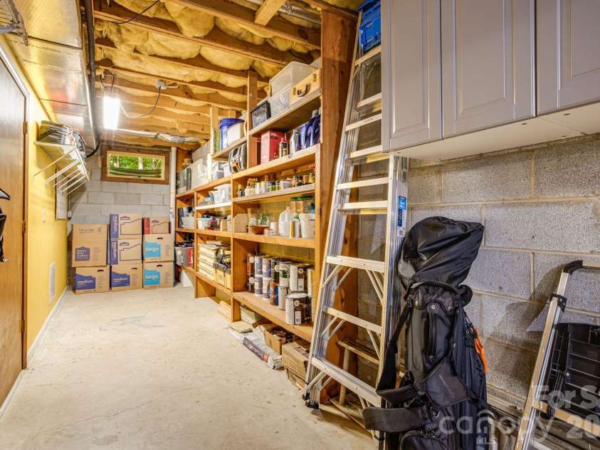 36 Foxglove Road, Hendersonville, NC 28739.  MLS# CAR4384856, YatesRealty ID 25592. 