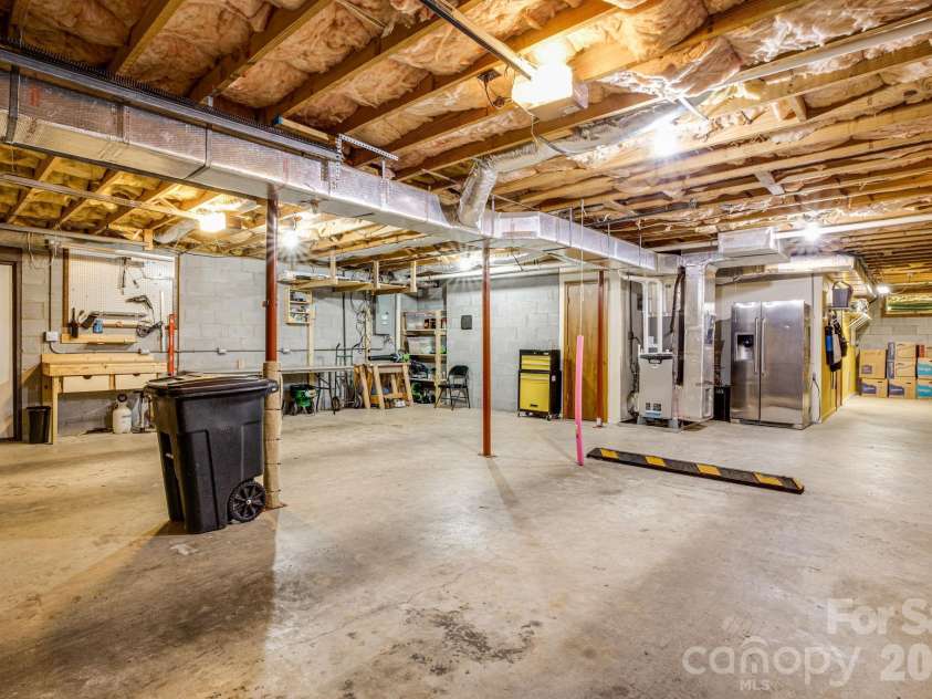 36 Foxglove Road, Hendersonville, NC 28739.  MLS# CAR4384856, YatesRealty ID 25592. 