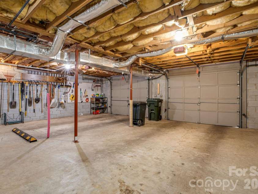36 Foxglove Road, Hendersonville, NC 28739.  MLS# CAR4384856, YatesRealty ID 25592. 