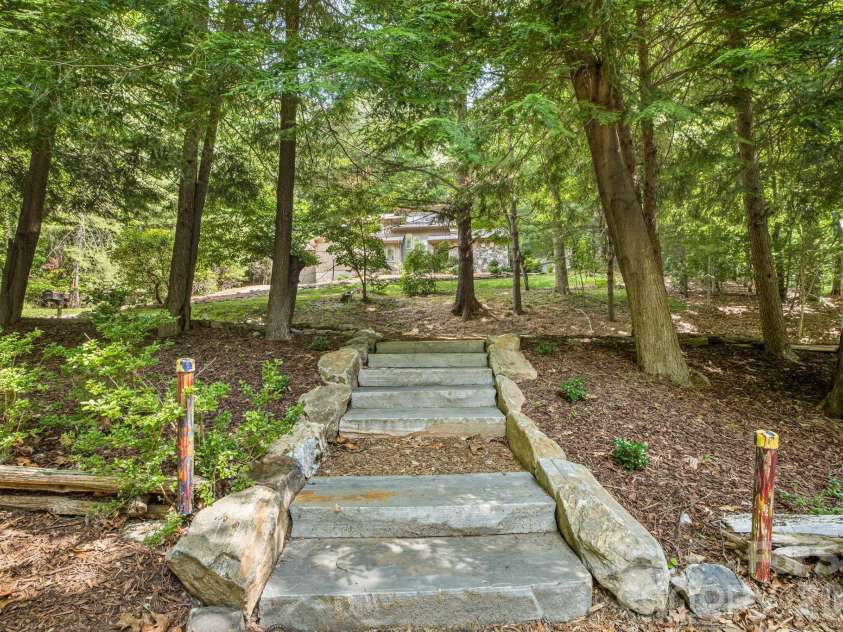 36 Foxglove Road, Hendersonville, NC 28739.  MLS# CAR4384856, YatesRealty ID 25592. 