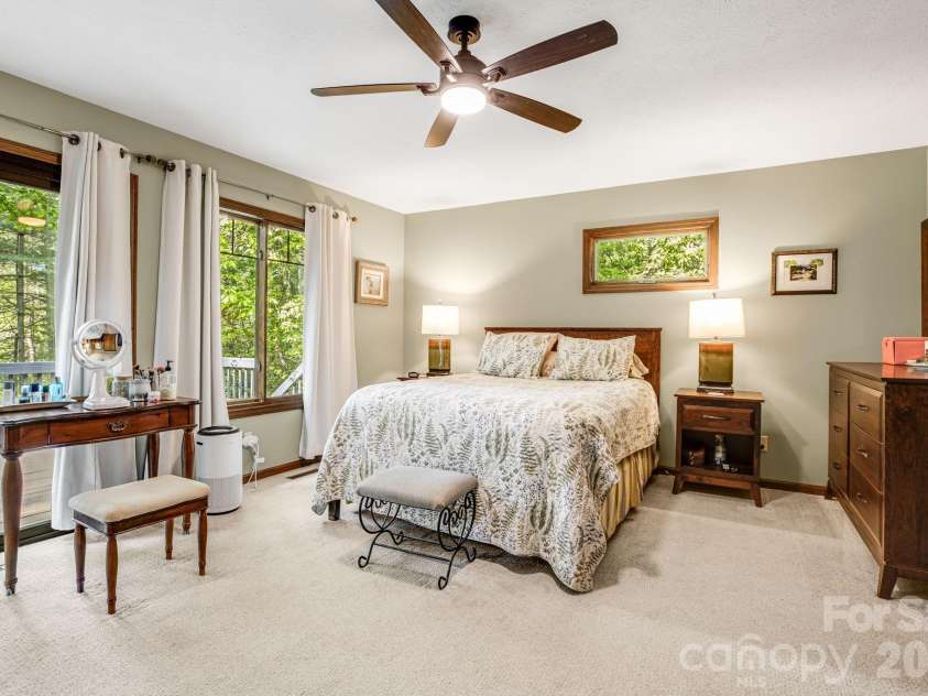 36 Foxglove Road, Hendersonville, NC 28739.  MLS# CAR4384856, YatesRealty ID 25592. Large master